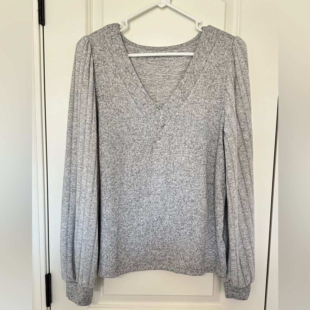 Lantern Sleeve V-Neck Top - Picture 4 of 6